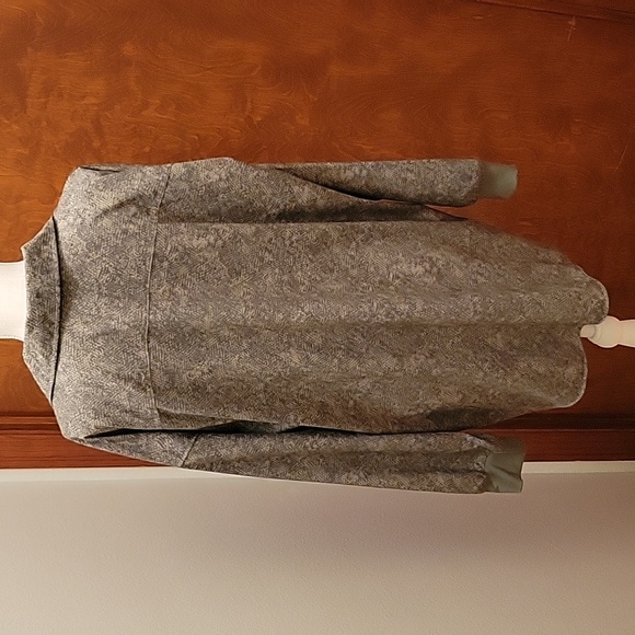 ATHLETA | Green Viper Print Athletic Long Sleeve Top Comfy Soft - size 2X - Picture 7 of 12